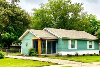 Main picture of 3212 Wenz Ave