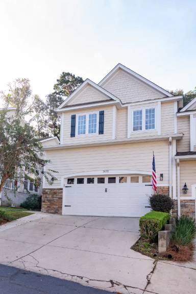 Main picture of 1633 Crosspointe Way