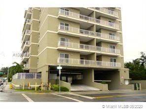 Main picture of 120 S Douglas Rd