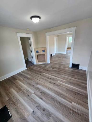 Main picture of 952 W 29th St