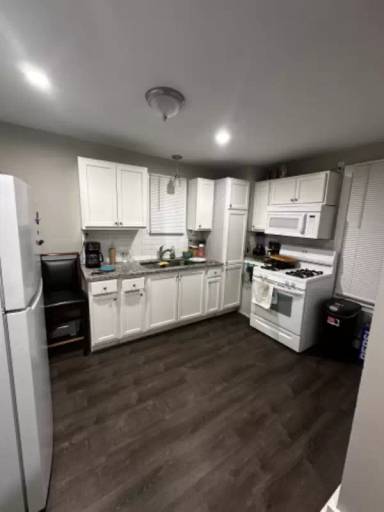 Main picture of 300 Maxfield St