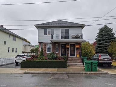 Main picture of 15 Renfrew St