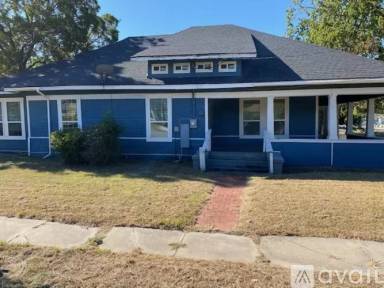 Main picture of 102 S Oklahoma Dr