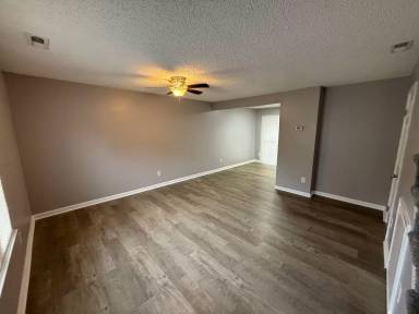 Main picture of 906 Seabreeze Ct