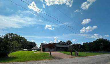 Main picture of 400 Thomas Rd