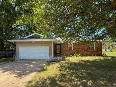 Main picture of 4041 S Sunrise Ave