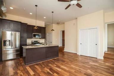 Main picture of 313 S Broadway