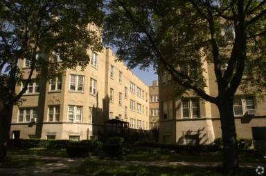 Main picture of 2724 W Lunt Ave