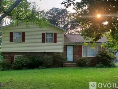 Main picture of Holly Springs Rd