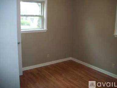 Main picture of 412 E Lee Ave