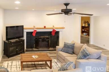Main picture of 697 Meadowlawn Dr SE