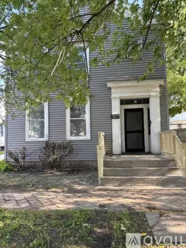 Main picture of 307 E Superior St