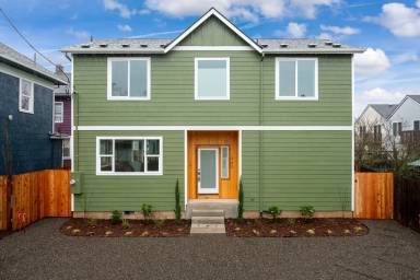 Main picture of 960 NE Humboldt St