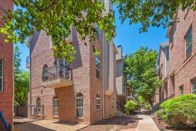 Main picture of 5713 Lewis St