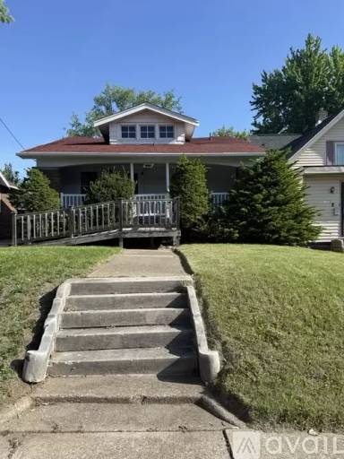 Main picture of 1718 E Cantrell St