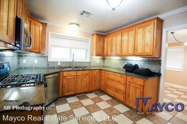 Main picture of 1712 San Saba St