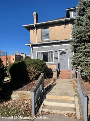 Main picture of 2201 N Race St