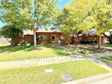Main picture of 1321 Chicota Dr