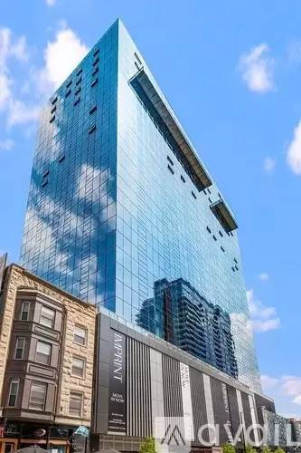Main picture of 601 S Clark St