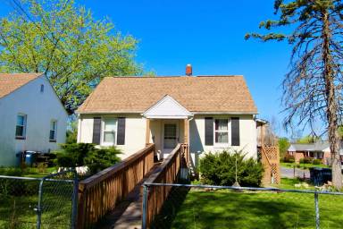 Main picture of 445 Myrtle St