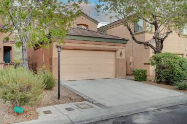 Main picture of 8224 Strawberry Spring St