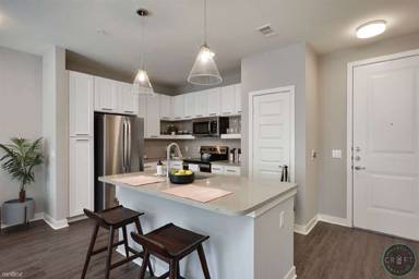 Main picture of 5906 Airport Blvd