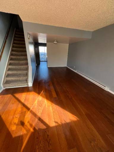 Main picture of 44 Royal Crest Dr
