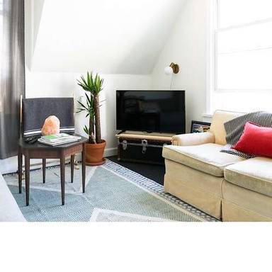 Main picture of 2437 N Avers Ave