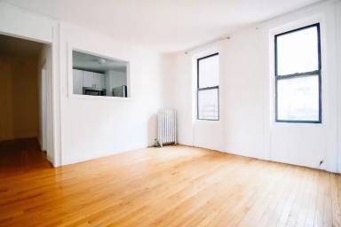 Main picture of W Broadway