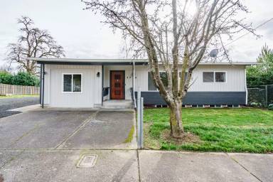 Main picture of 2319 E McLoughlin Blvd