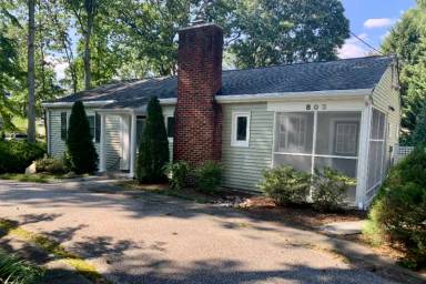 Main picture of 803 Oak Grove Cir