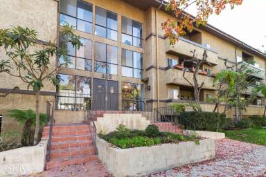 Main picture of 320 E Stocker St