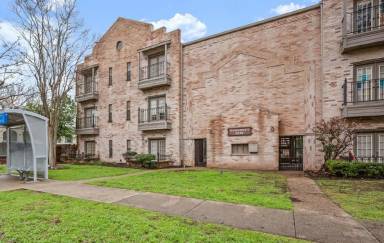Main picture of 2216 San Gabriel St