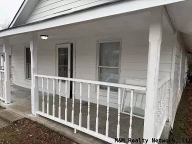 Main picture of 132 Princess Ave SW