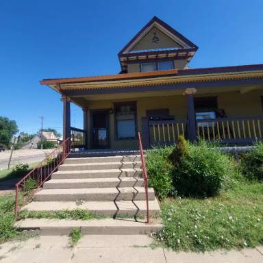 Main picture of 521 W 10th St