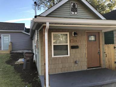 Main picture of 219 W Seventh St
