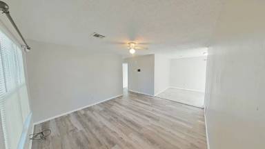 Main picture of 324 NW Compass Dr