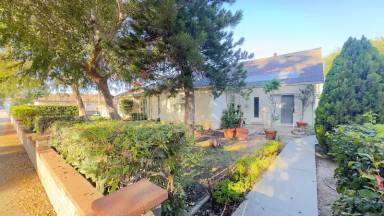 Main picture of 325 N Glendora Ave