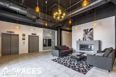 Main picture of 2036 S Michigan Ave