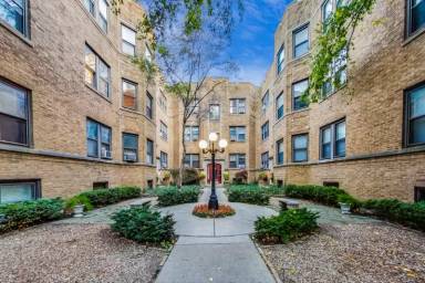 Main picture of 540 W Cornelia Ave