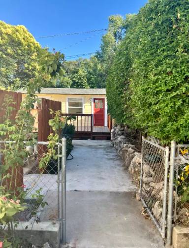 Main picture of 526 Bonita Ave