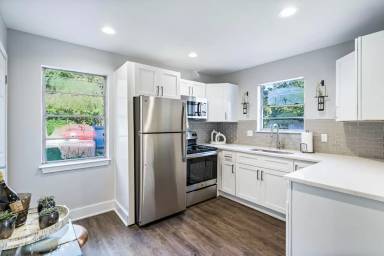 Main picture of 905 Briarcliff Road NE