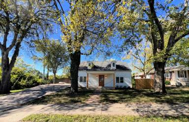 Main picture of 2223 30th Ave S