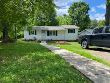 Main picture of 413 Gibson Dr