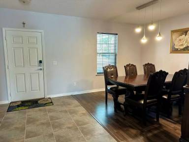 Main picture of 2385 Martins Run