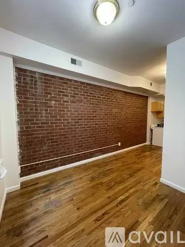 Main picture of 52 W 14th St