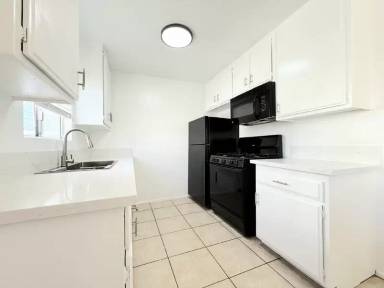 Main picture of 1343 W 36th St