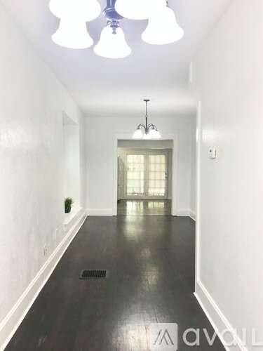 Main picture of 1714 W 41st St
