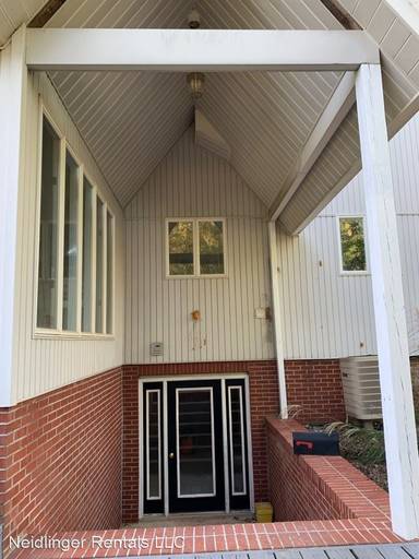 Main picture of 595 Greason Rd