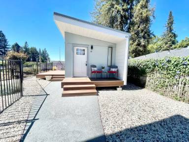 Main picture of 63 Ascot Dr
